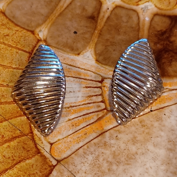 Selection of four vintage earrings - Picture 3 of 6